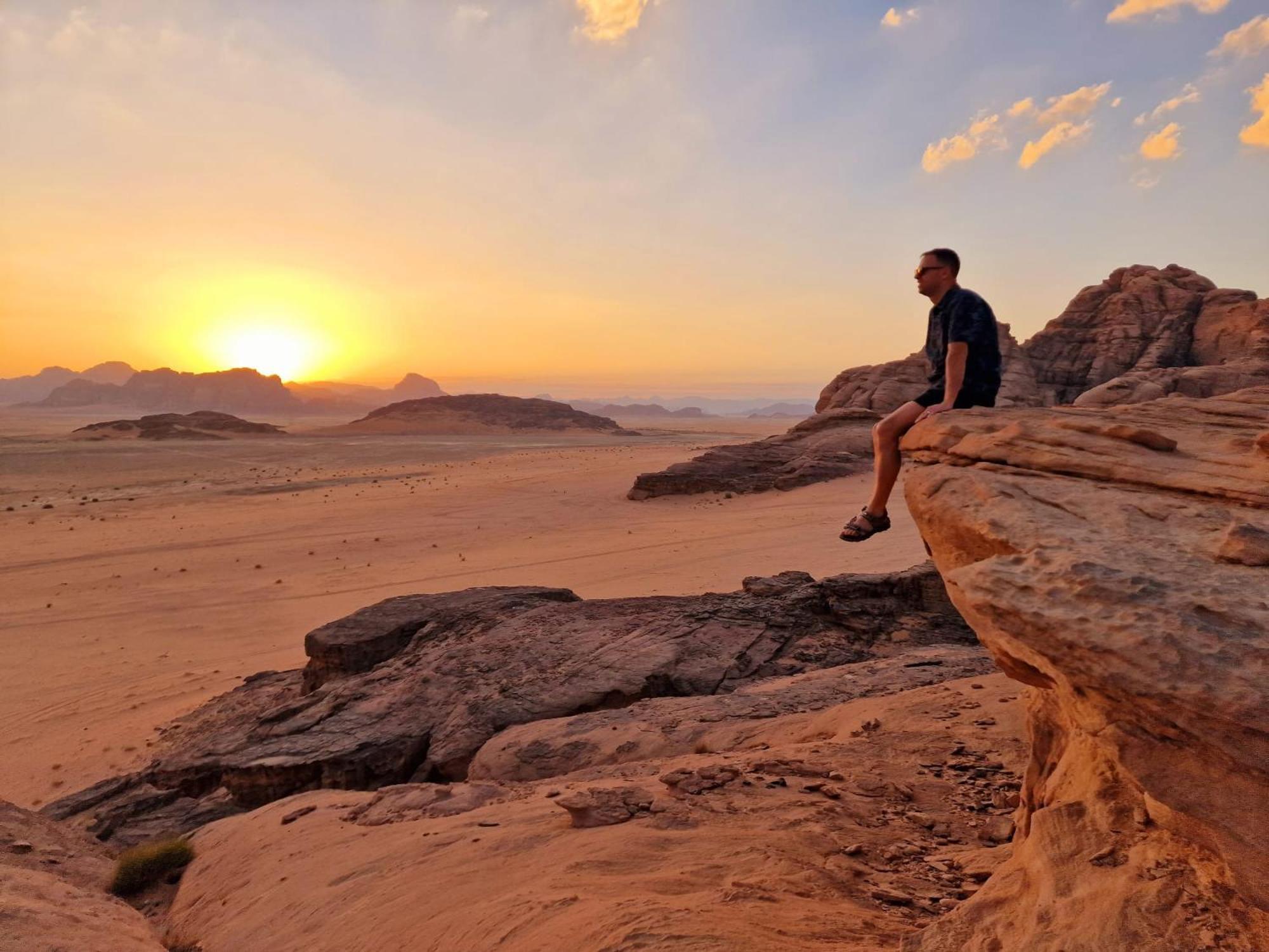 Adel Rum Camp Bubbles Wadi Rum Exterior photo