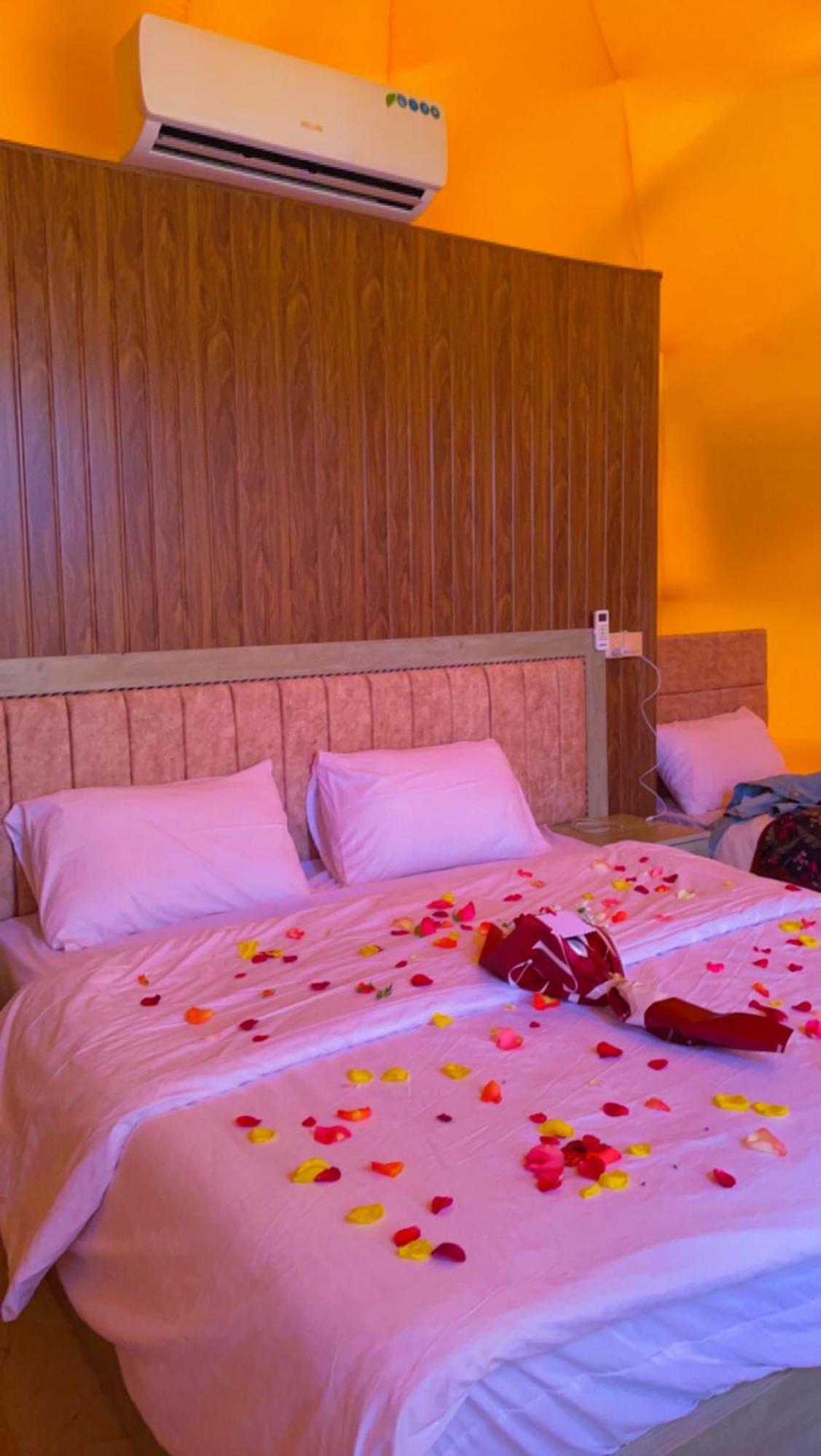 Adel Rum Camp Bubbles Wadi Rum Exterior photo