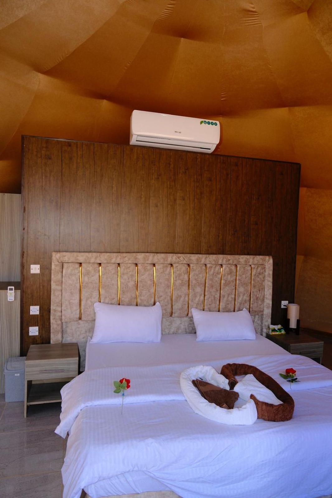 Adel Rum Camp Bubbles Wadi Rum Exterior photo