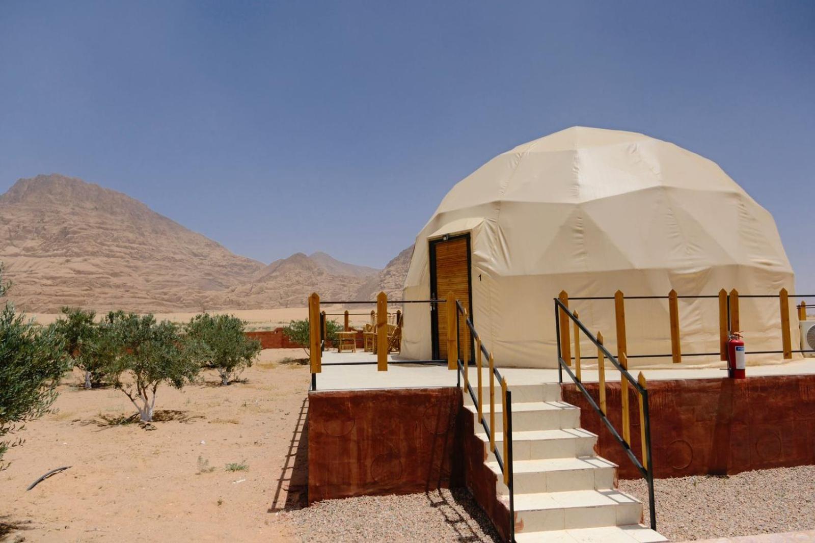 Adel Rum Camp Bubbles Wadi Rum Exterior photo