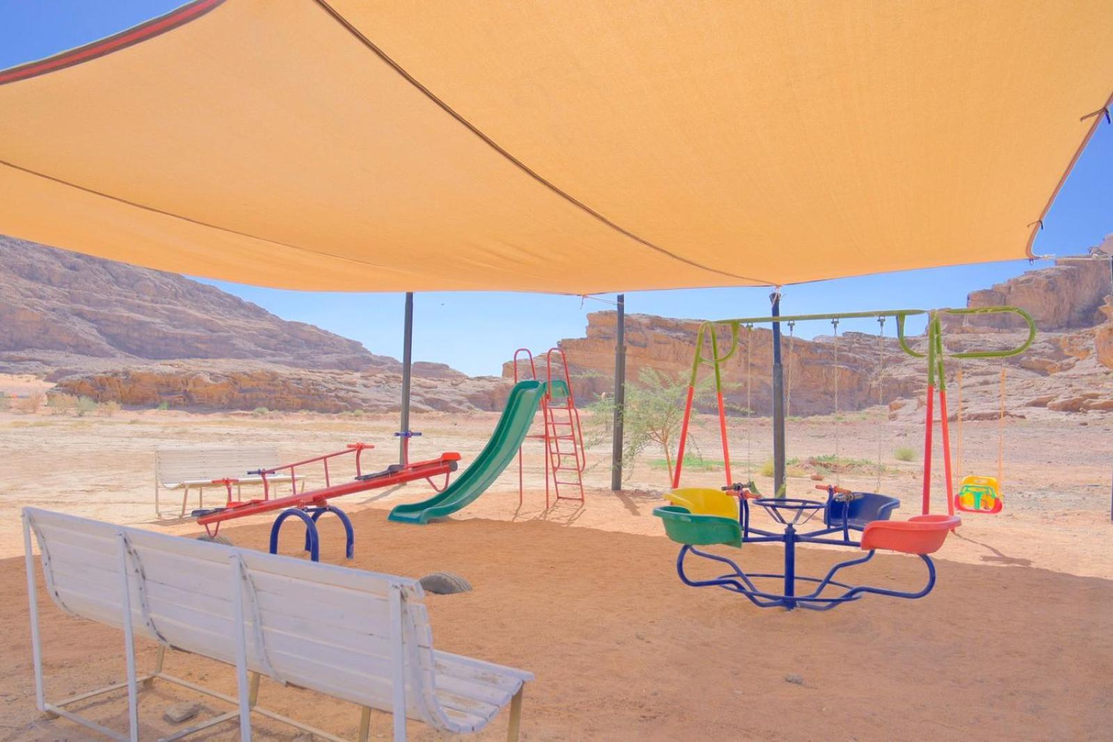 Adel Rum Camp Bubbles Wadi Rum Exterior photo