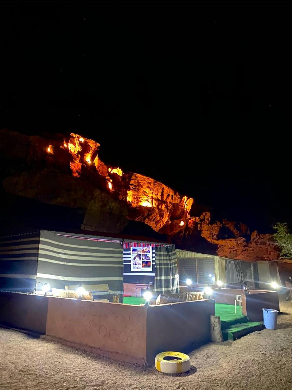 Adel Rum Camp Bubbles Wadi Rum Exterior photo